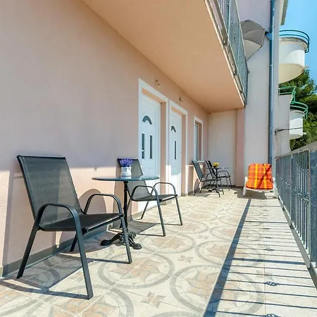 Lorena Apartment *