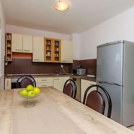 Apartment Lorena Okrug Gornji
